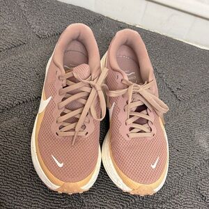 Women's Nike Revolution 8